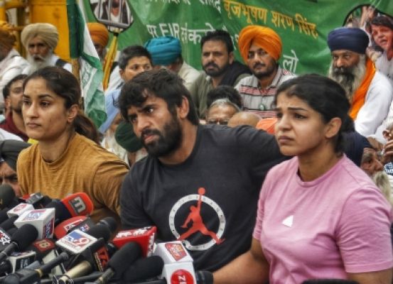 दिल्ली की अदालत में दायर याचिका का दावा, 'पहलवानों के आरोप झूठे'