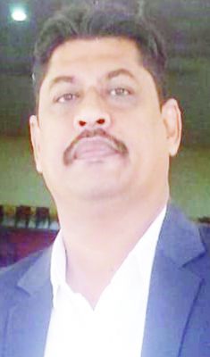 रवि शंकर पाविकर को अंग्रेजी विषय मेंपीएचडी