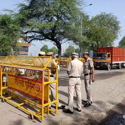 दिल्ली पुलिस ने सुरक्षा बढ़ाई, राजधानी में प्रवेश करने वाले वाहनों की जांच