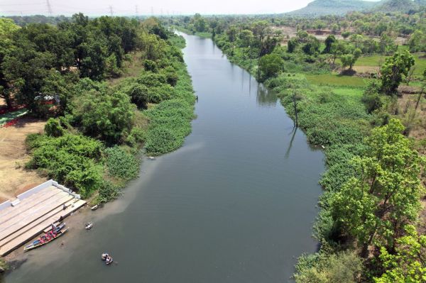 ... क्योंकि वह केवल एक नदी नहीं है