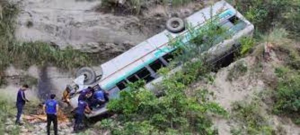 हरिद्वार में बस खाई में गिरी, दो की मौत