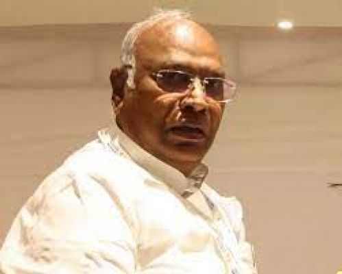 सरकार का राष्ट्रीय संपत्तियों को बेचना 'सबसे बड़ा राष्ट्र विरोधी कृत्य' : खरगे