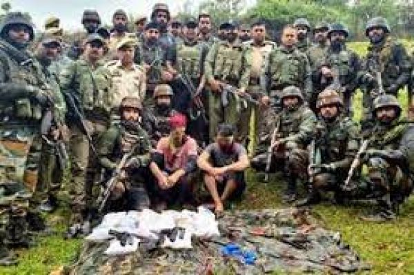 पुंछ में नियंत्रण रेखा पर हथियारों व मादक पदार्थों की तस्करी की कोशिश नाकाम, तीन गिरफ्तार