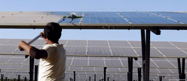 सौर ऊर्जा कार्यक्रम की रफ्तार हुई धीमी, आयात पर नजर