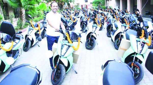 ऐथर रायपुर का नया कीर्तिमान, एक दिन  में 50 ग्राहकों को मिली पसंदीदा स्कूटर