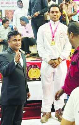 नेशनल म्यूथाई स्पर्धा में एसआरसवी विद्यार्थी आकाश कासू को स्वर्ण 