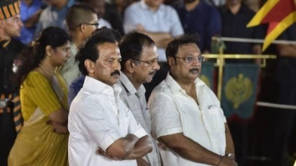 करुणानिधि के विस्तारित परिवार में उनके राजनीतिक उत्तराधिकारियों में कौन किसके साथ