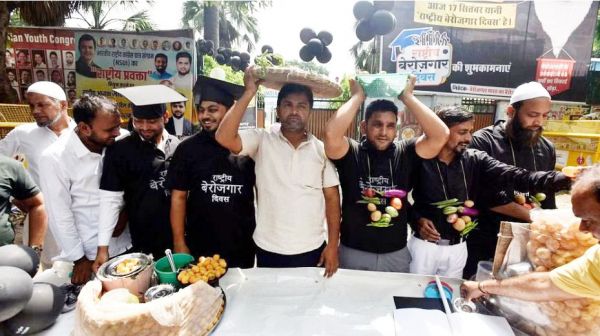 आखिर क्यों 'वेटर' बनने के लिए ग्रेजुएट भी कर रहे हैं आवेदन, क्या जीडीपी बढ़ना ही है असली विकास?