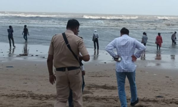 मुंबई के जुहू में चार नाबालिक लड़के डूबे, दो का शव बरामद
