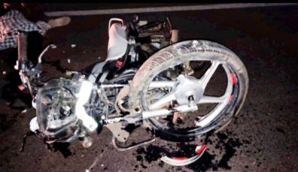 बिजनौर में ट्रैक्टर-ट्रॉली से टकराई तेज रफ्तार बाइक, दो की मौत