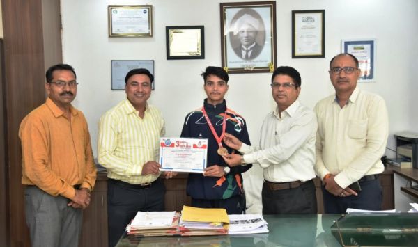 सीवीआरयू के छात्र ने योग में जीता गोल्ड मेडल