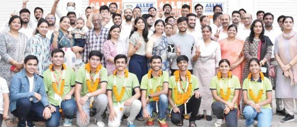 नीट 2023 में एलन रायपुर का विद्यार्थी सारांश प्रदेश टॉपर, 11 के 650+ अंक  