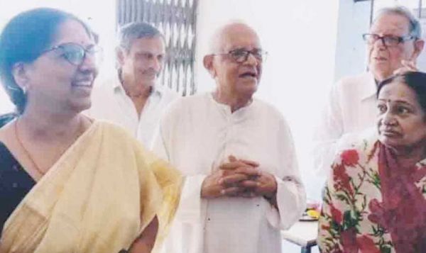  चेरिटेबल ट्रस्ट ने दिया स्कूल को वॉटर कूलर