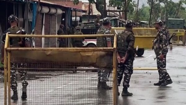 मणिपुर में उग्रवादियों ने जवान को गोली मारी, जलाए कई घर