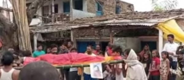 शादी के दिन प्रेमी संग फरार होने वाली लड़की के भाई ने किया उसका अंतिम संस्कार