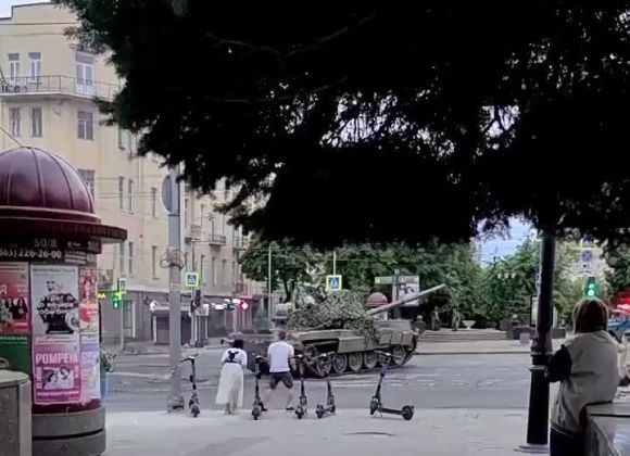 मॉस्को की सड़कों पर टैंक, रूस में बगावत का खतरा