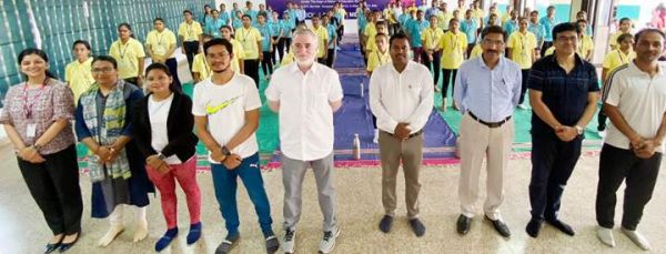 ध्यान के समृद्ध अनुभव में भाग लेते आरआईटीईई ने मनाया योग दिवस