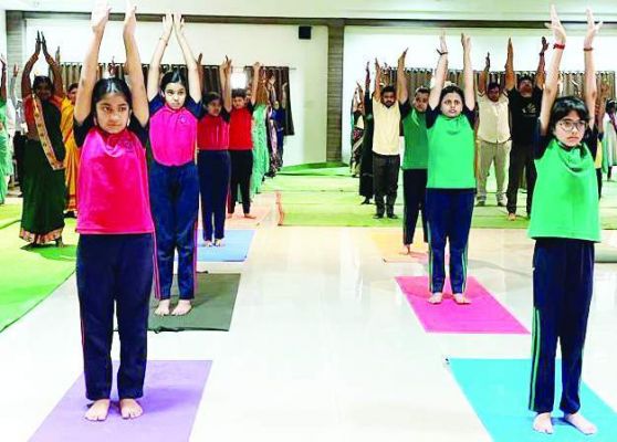 योग दिवस में शांतिमय माहौल और सकारात्मक ऊर्जा से गूंजा डीपीएस