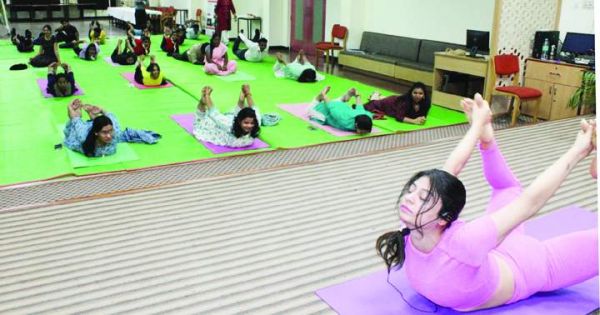 मैक में योग चर्चा एवं दिनचर्या में शामिल करने सबने लिया संकल्प