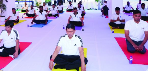 फिट इंडिया मूवमेंट की संरक्षक एनएमडीसी ने मनाया योग दिवस