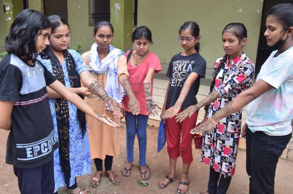 मेहंदी स्पर्धा में साइमा को पहला, छित्तेश्वरी को मिला दूसरा स्थान