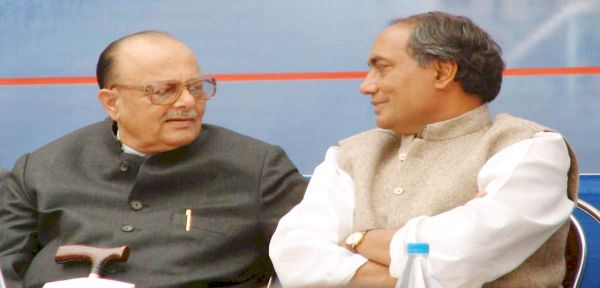 कनक तिवारी लिखते हैं- वाइस, डेपुटी, असिस्टेन्ट, एडिशनल की कथा