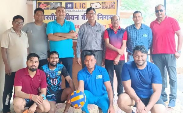 एलआईसी रायपुर व्हालीबाल टीम चयनित