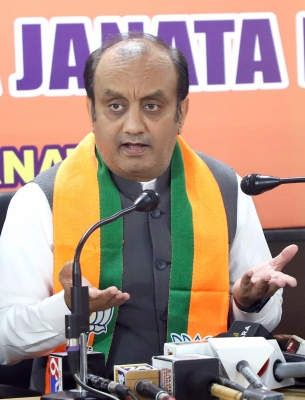 कार्यकर्ताओं को सरकारी तनख्वाह देकर पार्टी का काम करवा रहे केजरीवाल: सुधांशु त्रिवेदी