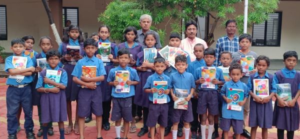 चरामेति ने लेखन सामग्री का किया वितरण, 200+ बच्चे हुए लाभान्वित