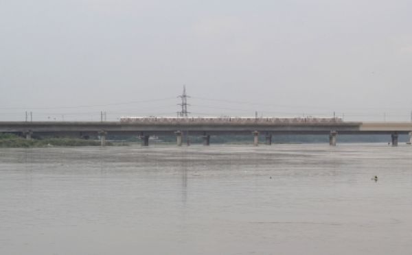 यमुना खतरे के स्तर से ऊपर बहने के कारण दिल्ली हाई अलर्ट पर
