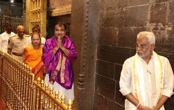 भारत के शक्तिशाली राष्ट्र के रूप में उभरने के लिए प्रार्थना की: गडकरी