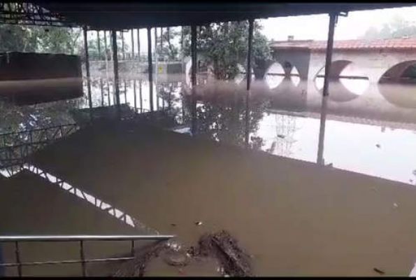 यमुना के 208.46 मीटर पर बहने के साथ, केजरीवाल ने लोगों से की एक-दूसरे के सहयोग की अपील