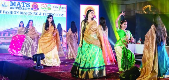 मैट्स फैशनोत्सव में कृष्ण-प्रेम अद्भुुत लीला