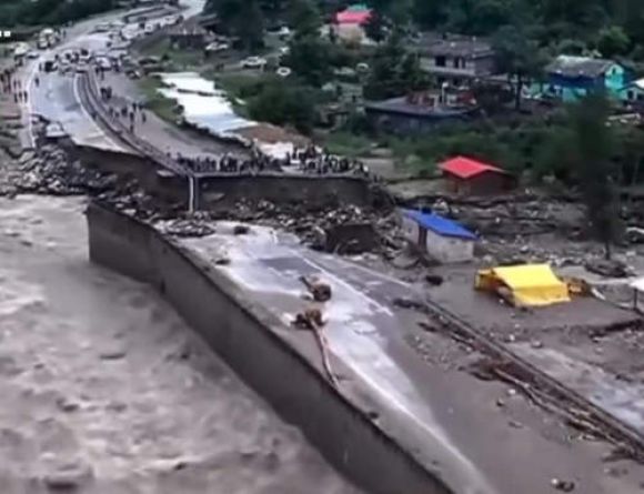 आठ हजार से अधिक लोगों ने कुल्लू-मनाली क्षेत्र छोड़ा: कार्यवाहक डीजीपी अटवाल