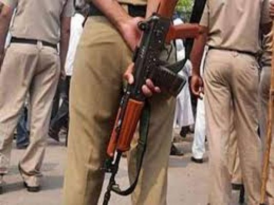 उप्र : पुलिस के साथ मुठभेड़ में शातिर बदमाश को गोली लगी, सिपाही भी घायल