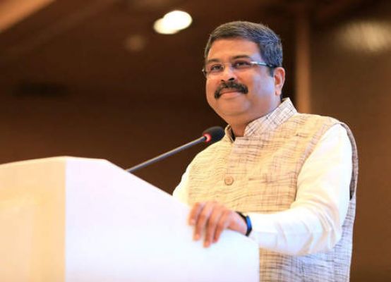 गैर-हिंदी भाषी राज्यों में हिंदी शिक्षकों का प्रशिक्षण, पाठ्यक्रम का विस्तार : केंद्रीय शिक्षा मंत्री