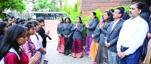 मैक में विद्यार्थियों का स्वागत