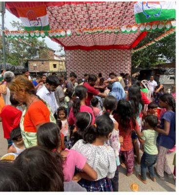 खाट पर बैठे ‘अच्छे दिन’ गुजार रहे...