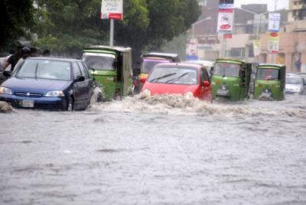 पाकिस्तान में बारिश से 101 की मौत, 180 घायल