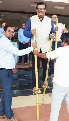 हरेली पर आंजनेय विवि में गेड़ी प्रतियोगिता 