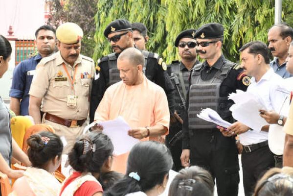 हर जरूरतमंद का मिले पक्के आवास की सुविधा : योगी