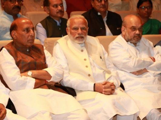 पीएम मोदी ने वरिष्ठ मंत्रियों के साथ की बैठक, संसद की रणनीति पर चर्चा
