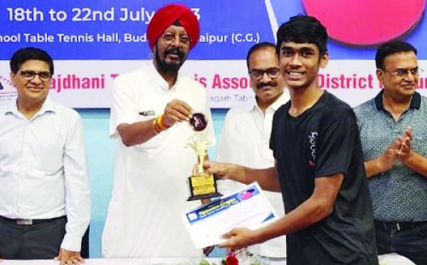 सीनियर पुरुष वर्ग में विशाल  विजेता 