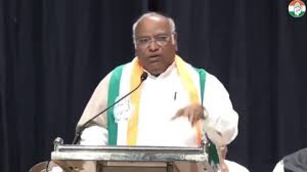संसद में मणिपुर के मुद्दे पर विस्तृत बयान दें और देश को विश्वास में लें प्रधानमंत्री : खरगे