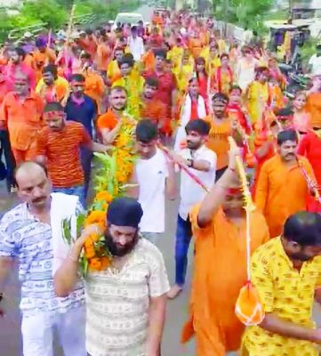 महादेव घाट से गुलमोहर पार्क तारकेश्वर महादेव मंदिर निकली भव्य कावड़ यात्रा