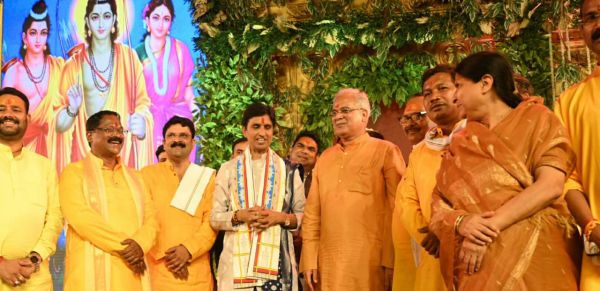 ‘छत्तीसगढ़’ का संपादकीय :  हे राम, राज्य के सबसे बड़े  रामनामी से 180 गुना  भुगतान कुमार विश्वास को!