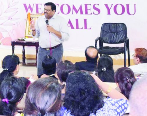 मैं, को त्याग कर हम की भावना लाना ही सकारात्मक सोच को दर्शता है-खरे