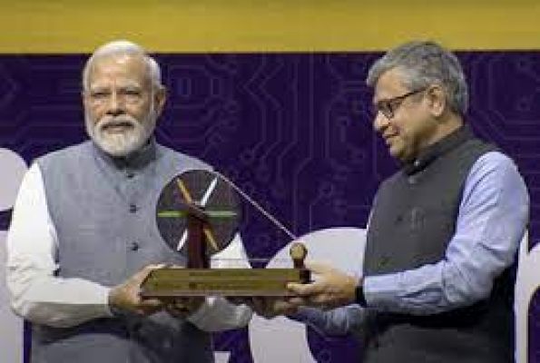 देश में सेमीकंडक्टर विनिर्माण संयंत्र लगाने के लिए 50 प्रतिशत वित्तीय सहायता दी जाएगी: मोदी