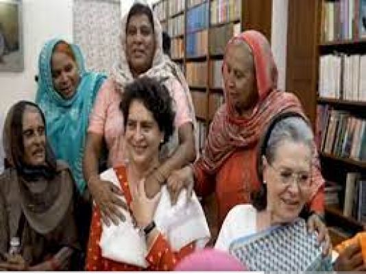 आप उसके लिए लड़की ढूंढ़िए: सोनिया गांधी ने हरियाणा की महिला किसानों से राहुल गांधी के बारे में कहा