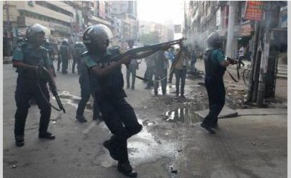 बांग्लादेश नेशनलिस्ट पार्टी समर्थकों और ढाका पुलिस में झड़प, 90 हिरासत में